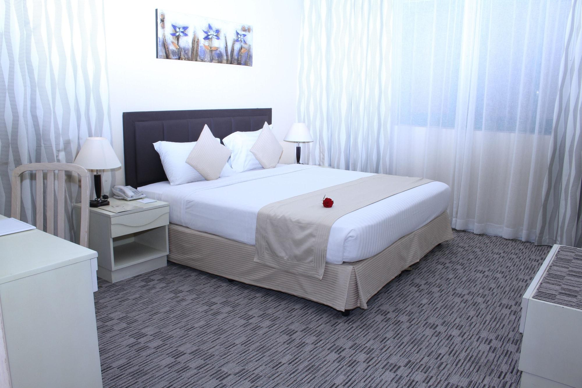 Wescott Pearl Hotel Apartments ドバイ エクステリア 写真
