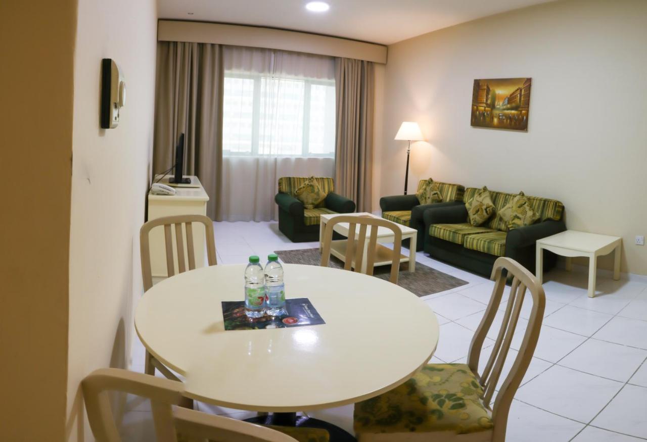 Wescott Pearl Hotel Apartments ドバイ エクステリア 写真